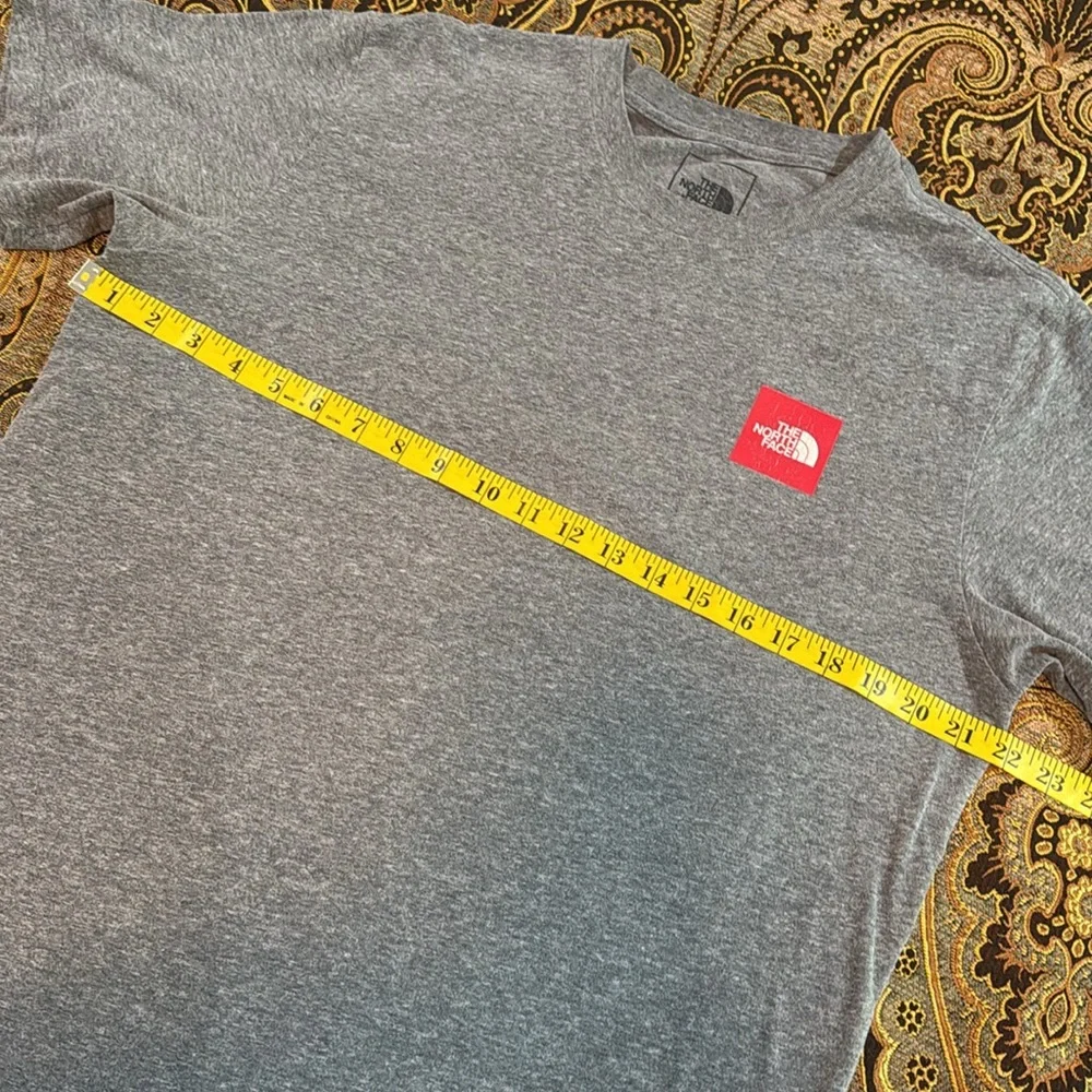 The North Face Redbox Logo Heathered Gray Short Sleeve T-Shirt Men’s Medium